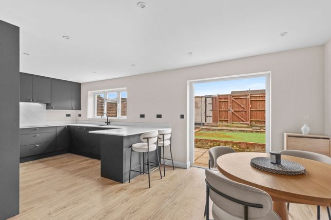 36 Oakwood, High Wycombe photo 4