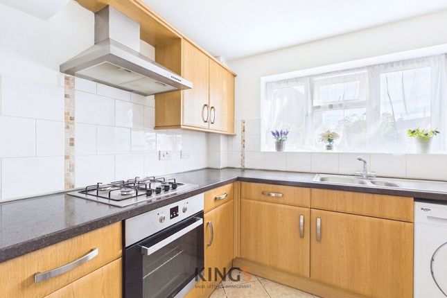 66a Birchwood Avenue, Hatfield photo 2