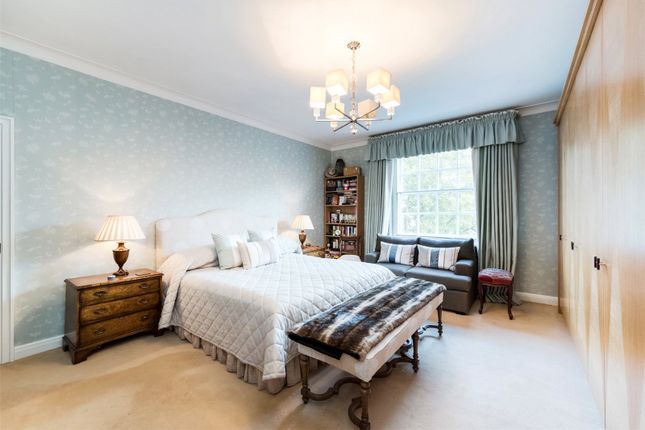 Flat for sale in Lowndes Square, London