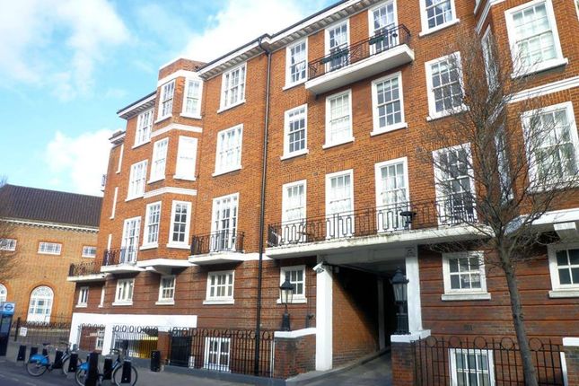 Parking/garage to let in Seymour Place, London