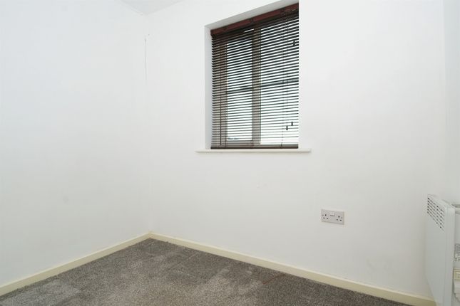 Flat for sale in Bishpool View, Newport