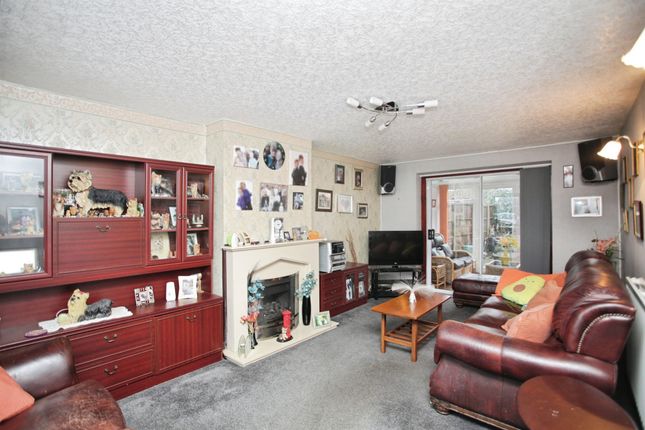 35, Elizabeth Way, Rugby photo 3