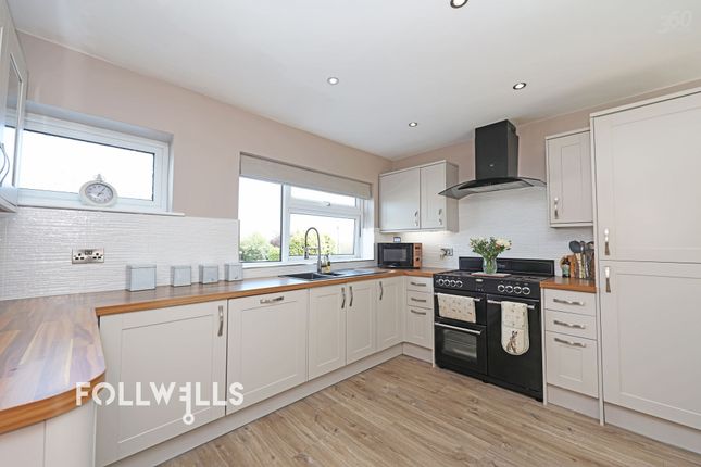 27 Ashbourne Drive, Newcastle photo 2