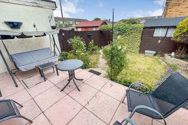 51 Dee Road, Reading photo 4