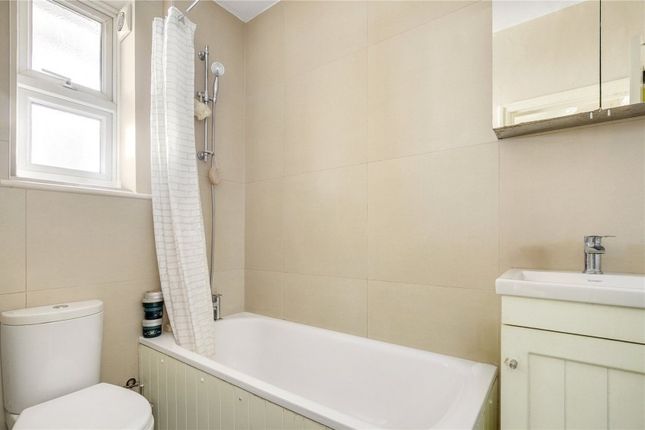 Flat 30, Melville Court, Goldhawk Road, London photo 3