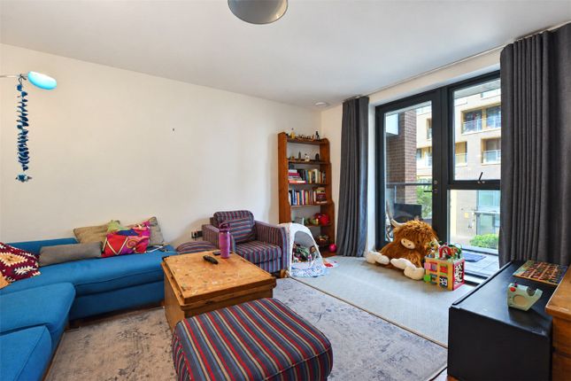 Flat 3, Poppyfield House,, Copperwood Place, London photo 5
