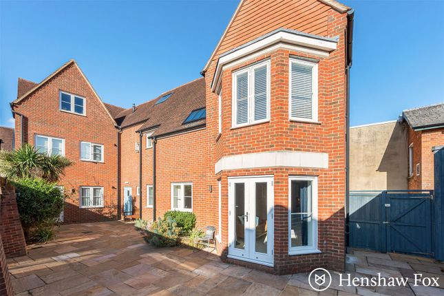 2-bed flat on 5 The Old Bakery, Latimer Street, Romsey, £300,000