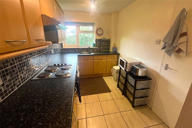 9, Yeomans Close, Tongham photo 5