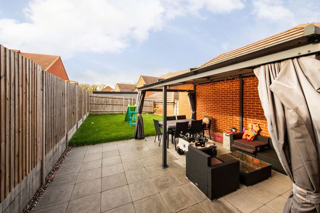 27 Durnells, Didcot photo 4