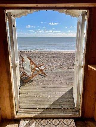 Beach Hut 18, East Parade, Bexhill photo 4