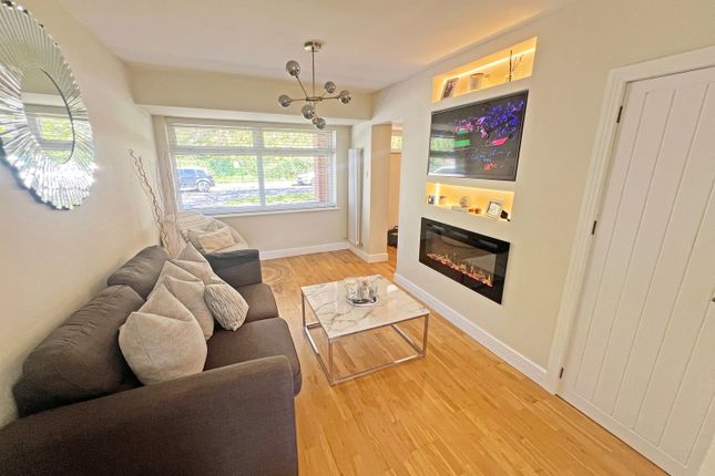99, Gwendoline Drive, Leicester photo 4
