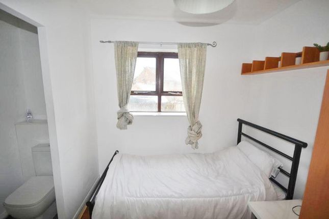 Room 3, 26, Grace Avenue, Milton Keynes photo 3