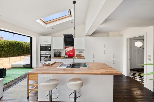 18, The Alders, Hounslow photo 4