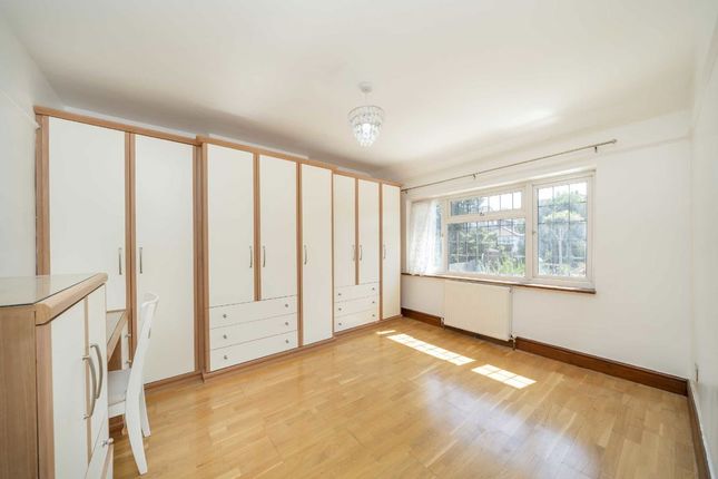 52, Crest Road, London photo 4