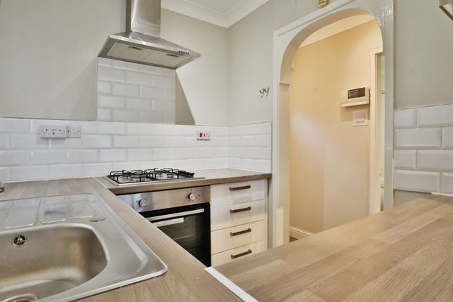 9, Manor House Croft, Leeds photo 4