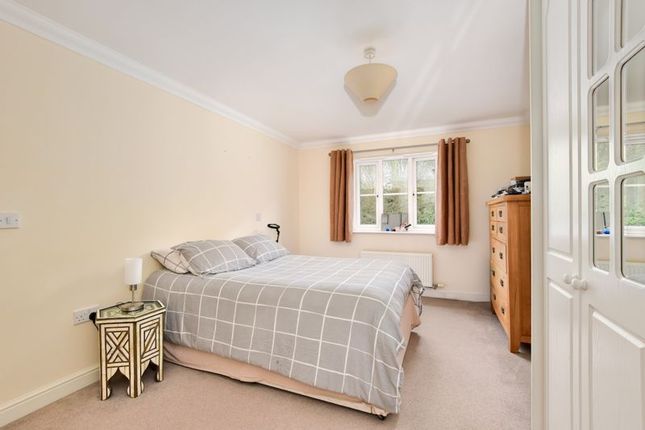 Flat for sale in Burns House, Farriers Way, Chesham
