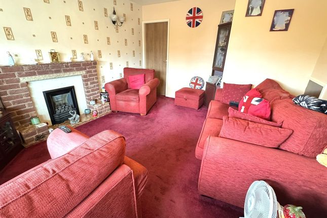 21 Dursley Close, Willenhall photo 2