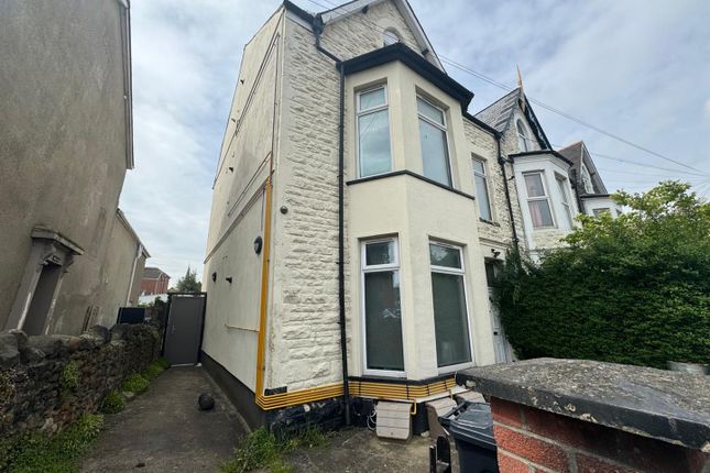 Flat to rent in Cyril Crescent, Roath, Cardiff