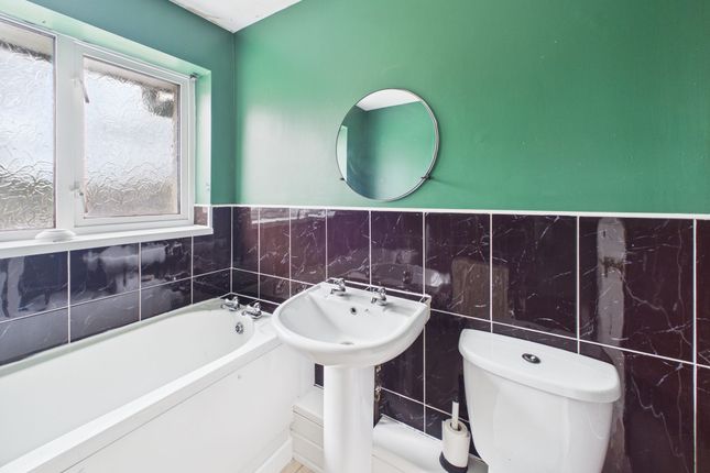 4 Bryncelyn Estate, Abertillery photo 3