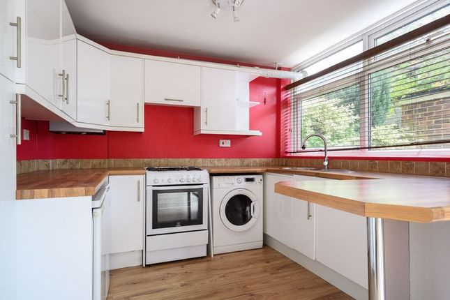 18, Copenhagen Way, Walton-On-Thames photo 4