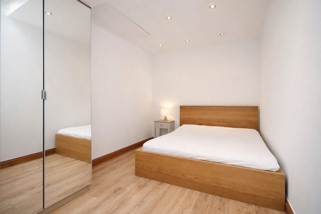 B 31, Osier Crescent, London photo 4