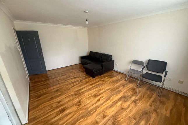 71 Evergreen Way, Hayes photo 2