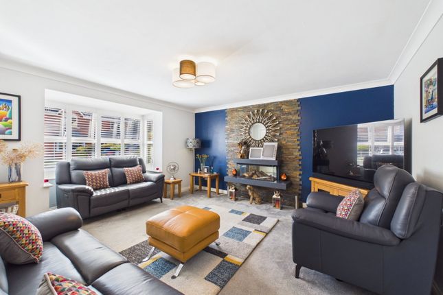 22, Kestrel Crescent, Droitwich photo 4