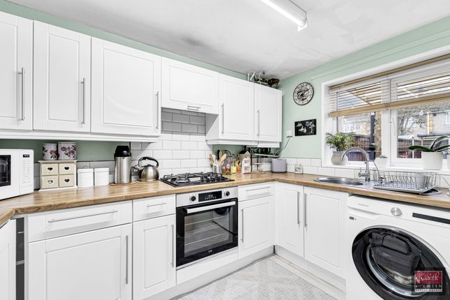 5, Mountsfield Close, Staines-upon-Thames photo 3