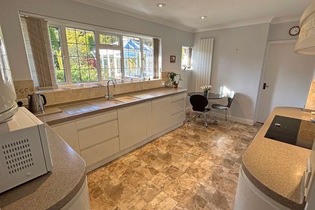 2, Manor Close, Sidmouth photo 2