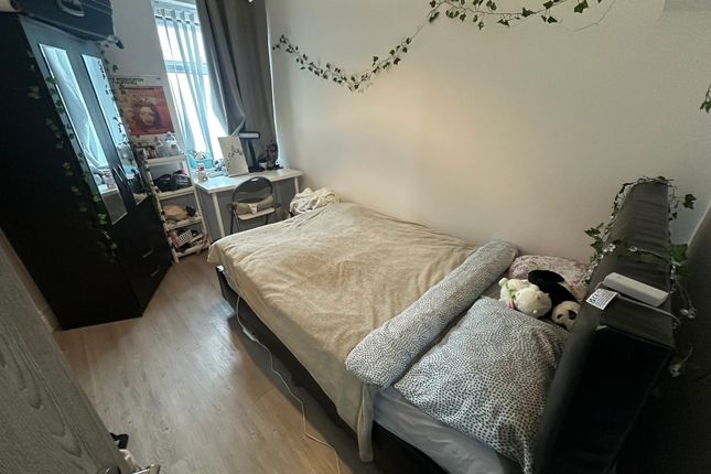 Flat 3, 19 Mundy Place, Cathays, Cardiff photo 3