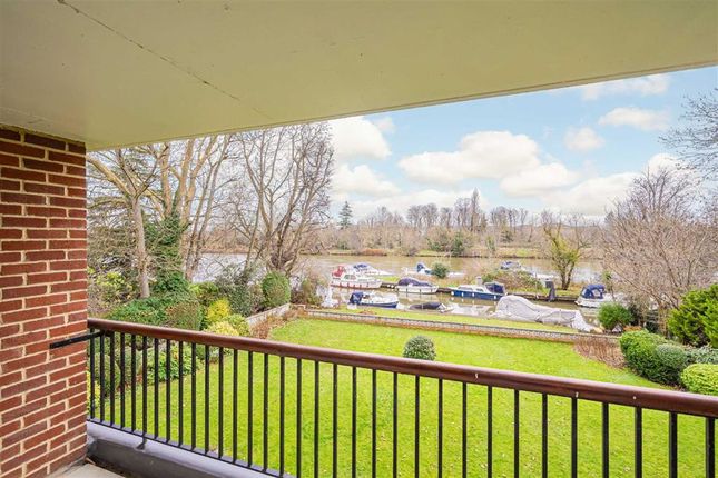 Flat for sale in River Reach, Teddington