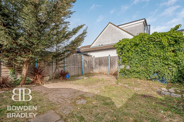 177 Mossford Lane, Barkingside photo 2