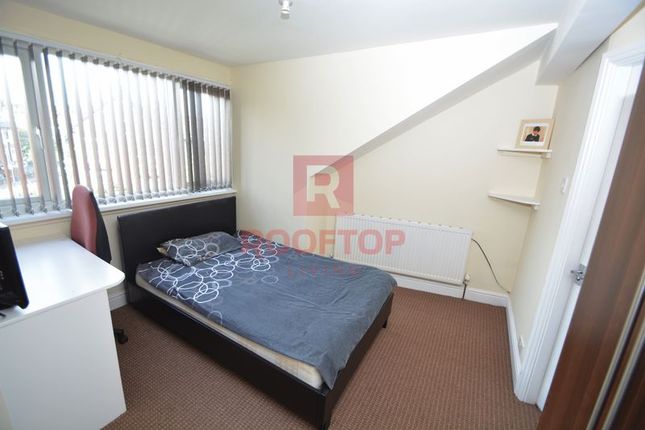 Beechwood Crescent, Leeds photo 5