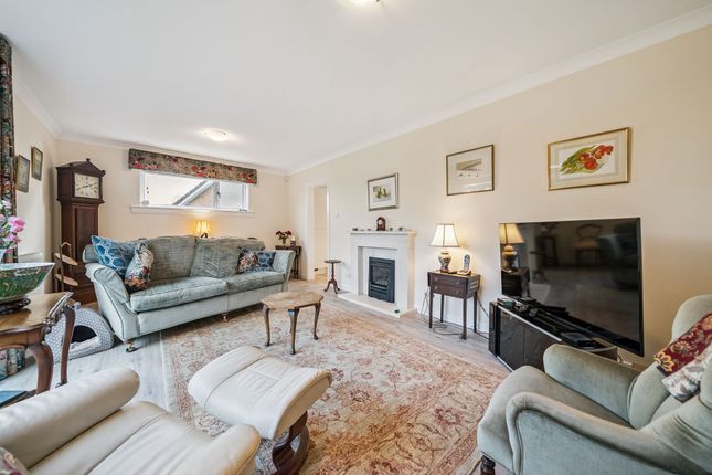 6 Melloch Crescent, Tillicoultry photo 2