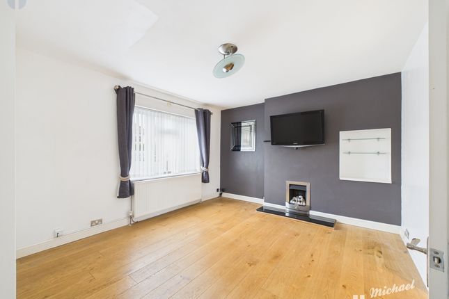 2 Bittenham Close, Aylesbury photo 2