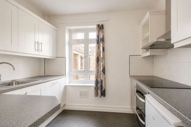 Flat 33, Portsea Hall Portsea Place, London photo 4