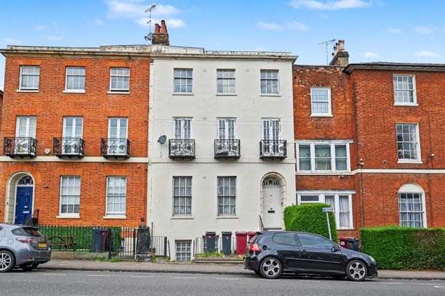 3-bed flat on 40 Flat 2, Russell Street, Reading, £65,000