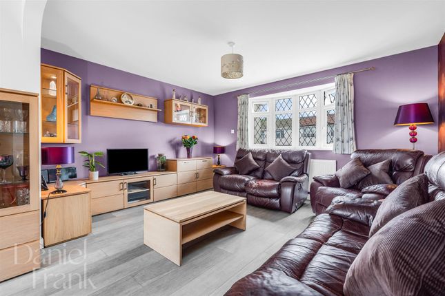 14, Barfields, Loughton photo 3