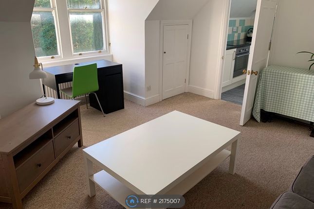 Flat to rent in Sanderstead, South Croydon