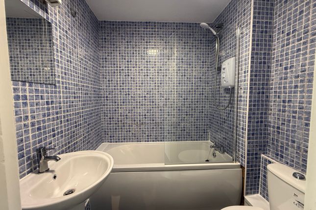 45 Connaught Gardens, Crawley photo 5