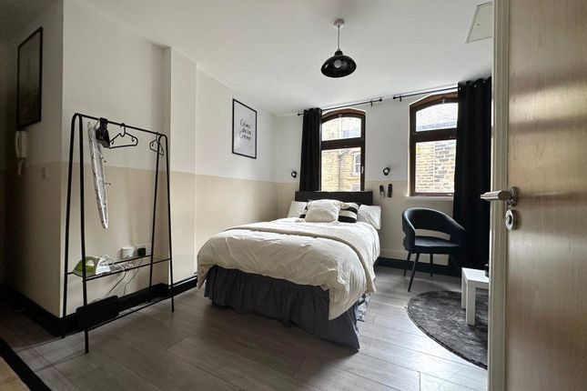 Apartment 9, 4, James Street, West Yorkshire photo 4