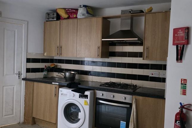Room 3, 42, Brook Street, Pontypridd photo 4