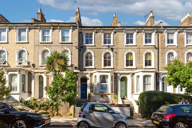 3-bed flat on Flat B, London, £310,000