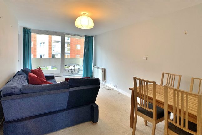 14, Hillmount, Woking photo 3