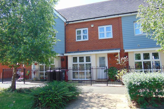 Terraced house to rent in Dariel Close, Cippenham, Slough