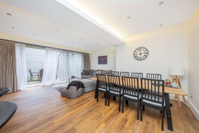 Flat 1, Heron Court, 3-5, High Street, Hampton photo 3