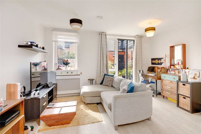 Flat for sale in Colonnade Gardens, London