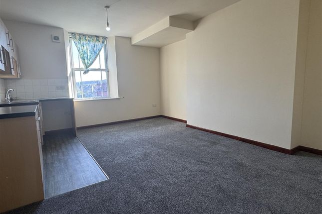 Flat 3, 3, West Park Terrace, Scarborough photo 2