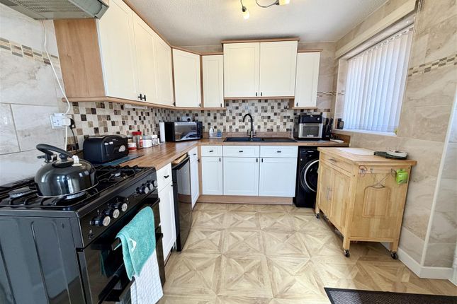 172, Sandgate Drive, Leeds photo 4