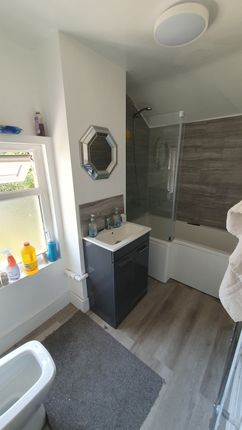 42, Emerald Street, Cardiff photo 4